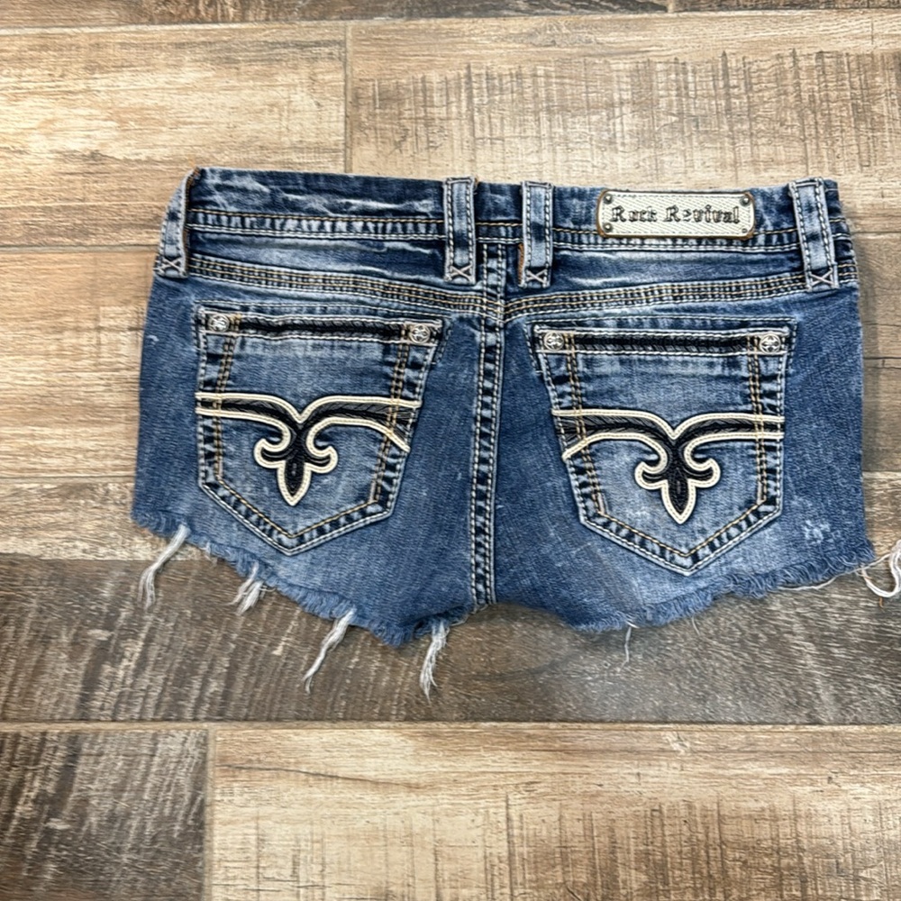 Rock revival shorts size 30